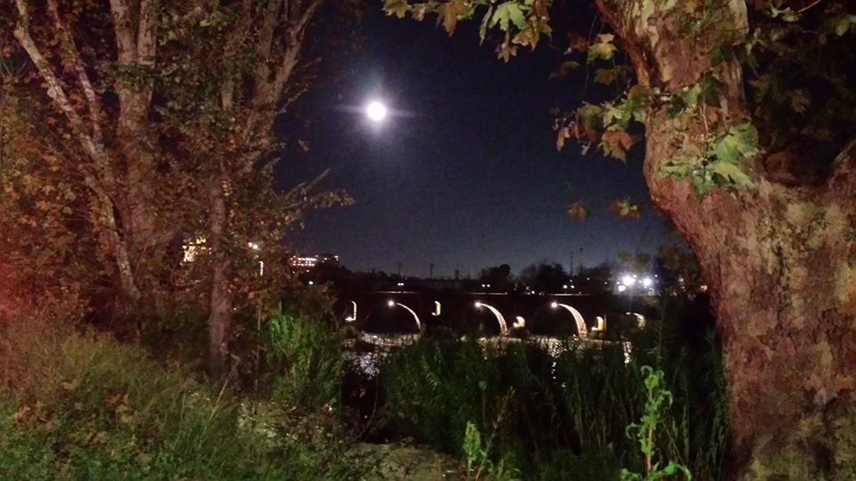 la luna piena su Ponte Milvio